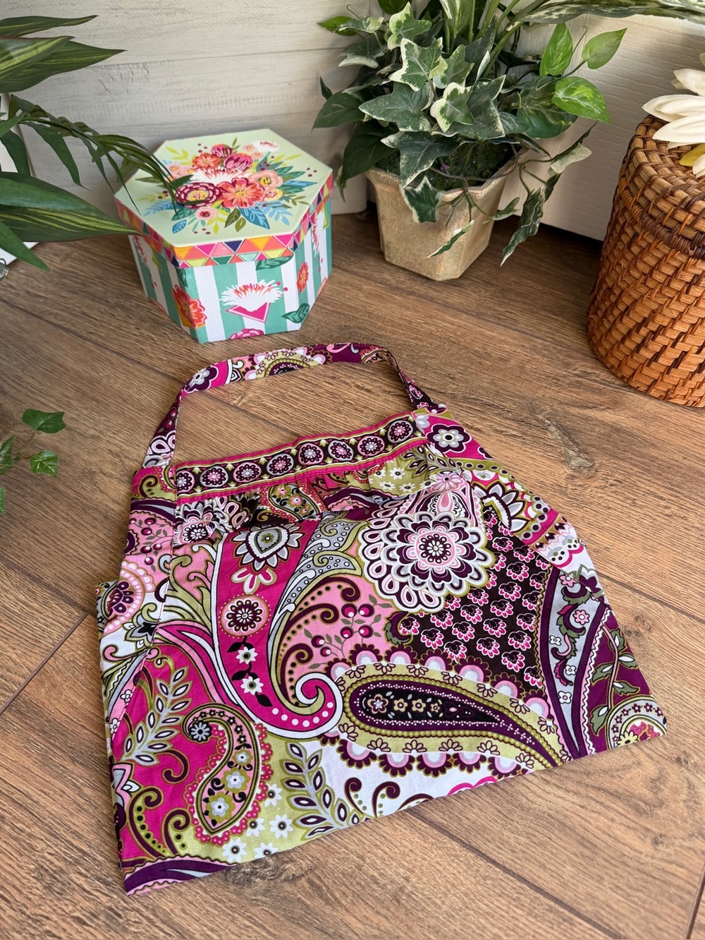 Vera Bradley Very Berry Paisley Apron Rare & Retired Pattern – Birthday Gift - Picture 9 of 9